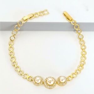 Elegant Gold Pearl Bracelet